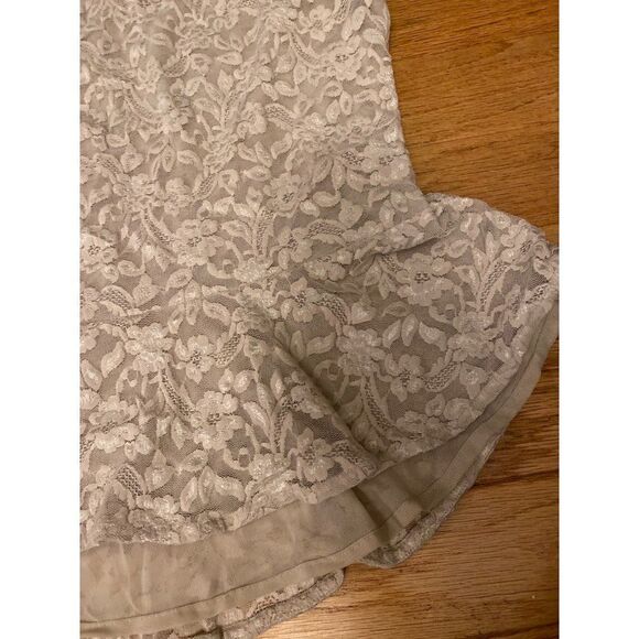 Moda International, women’s beige floral lace peplum cap sleeve blouse size XL - Picture 3 of 9